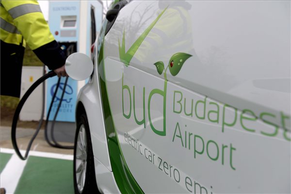 A Budapest Airport bővíti a repülőtéri e-töltő infrastruktúráját