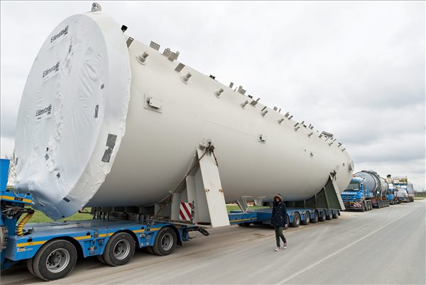 Sok furcsa szó egy rövid hírben