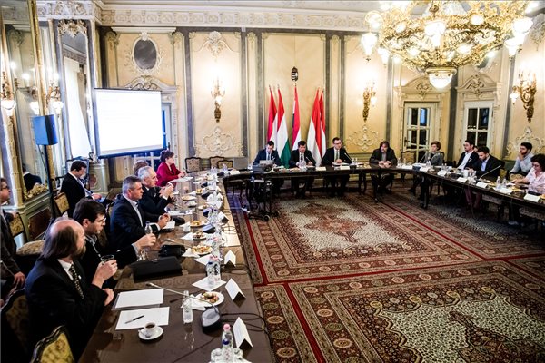 Hiába a köznevelési kerekasztal sokan nem mentek el