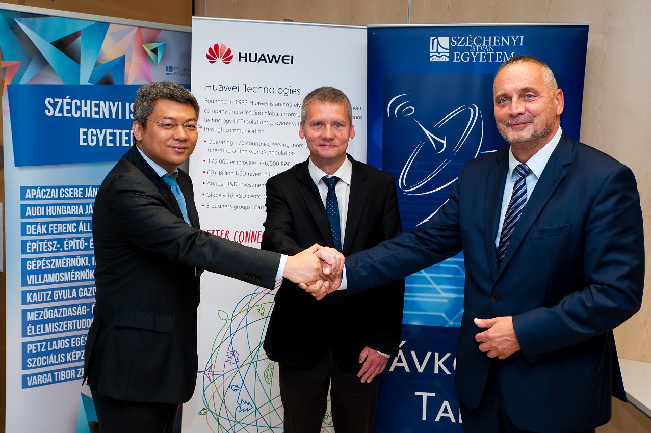 Átadták a Széchenyi István Egyetem szuperszámítógépét