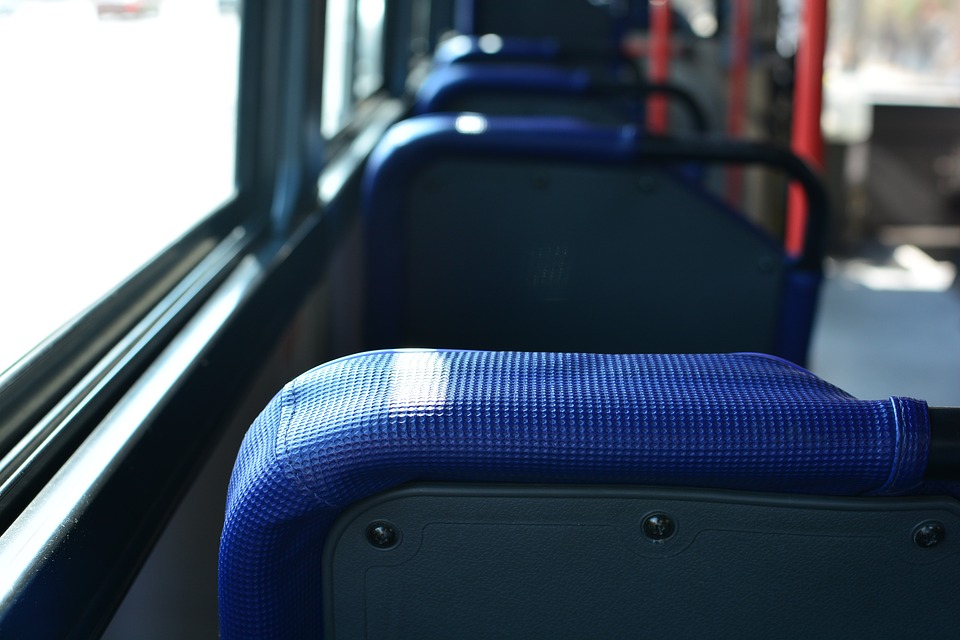 Kiszabták az első bírságot egy busz utasára mert nem volt beoltva