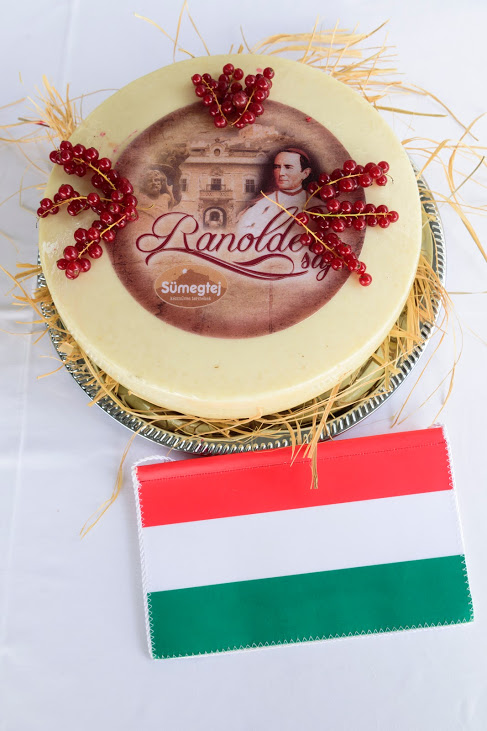 Magyar sajt a világhír küszöbén: nemzetközi versenyen hazánk kedvenc ínyencsége