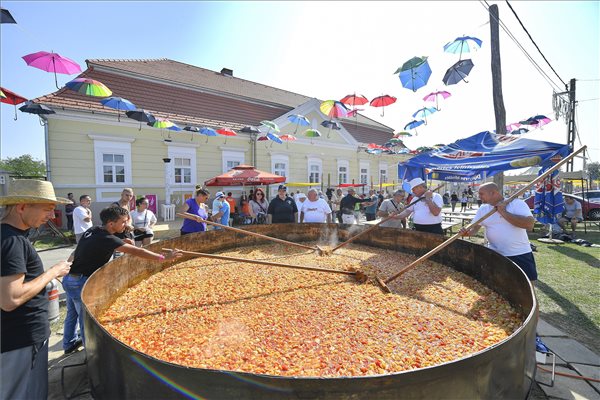 Így néz ki a másfél tonnás lecsó