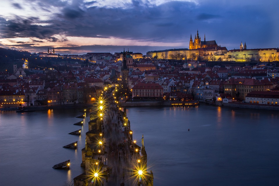 A kormány lemondását követelik több cseh nagyvárosban