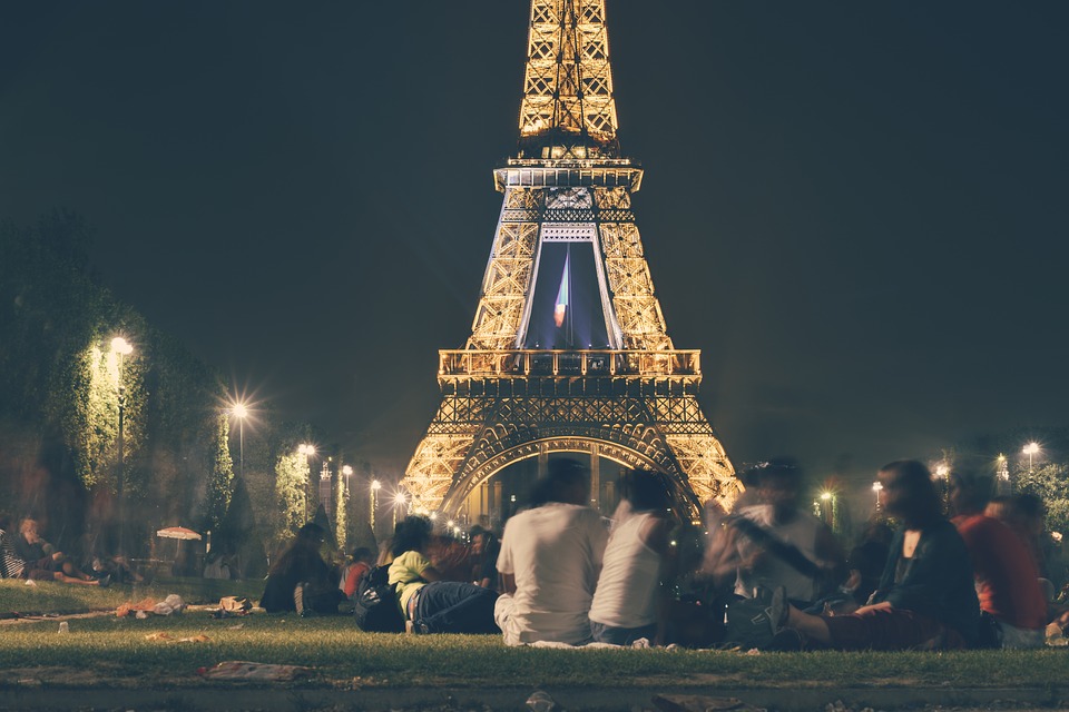 Elege lett egy párizsi utca lakóinak a turistákból