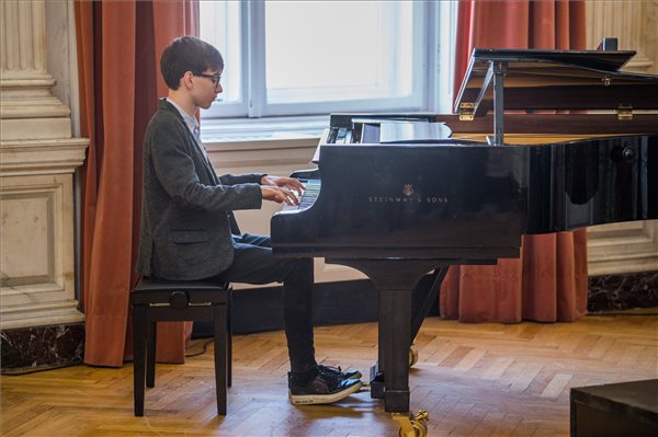 Folytatódik a klasszikus zenei tehetségkutató negyedik évada