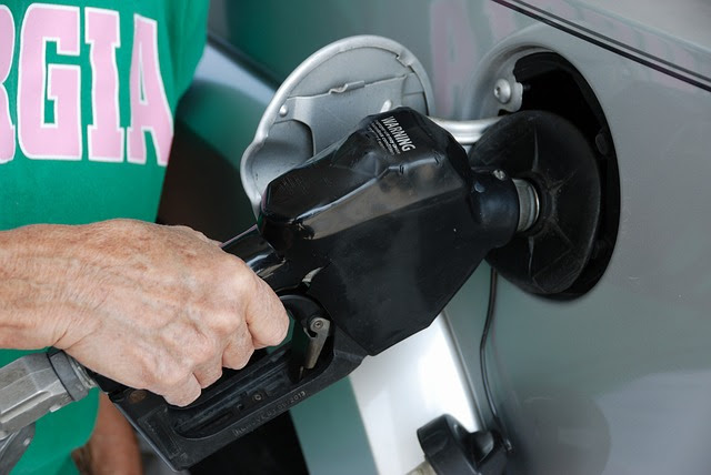 Az olasz benzinkutaknak fel kell tüntetni a hatósági árat is
