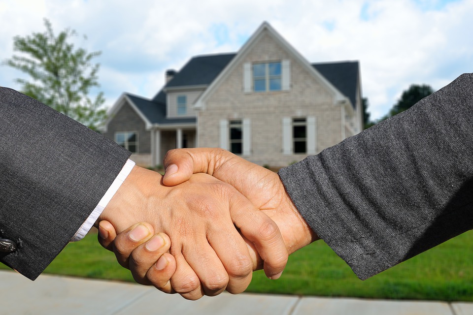 Mennyit keres egy ingatlanközvetítő?