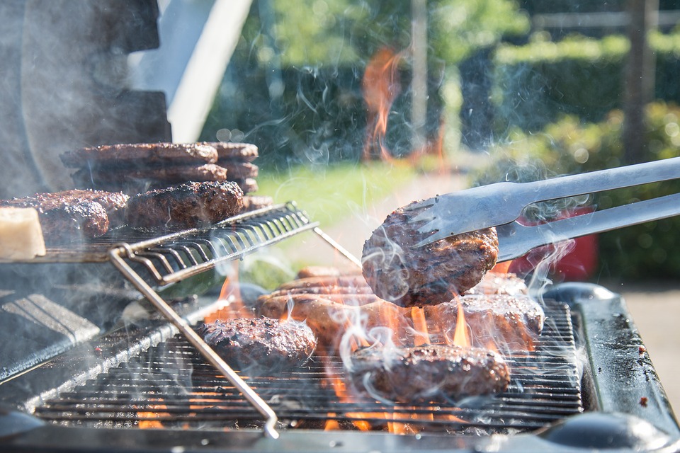 Mi a különbség a barbecue és a grill között?