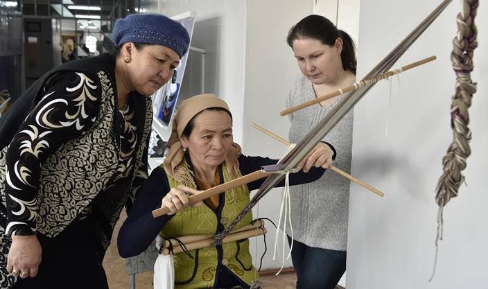 Közép-ázsiai és magyar kézműves mesterek a FAO standján a Mesterségek Ünnepén
