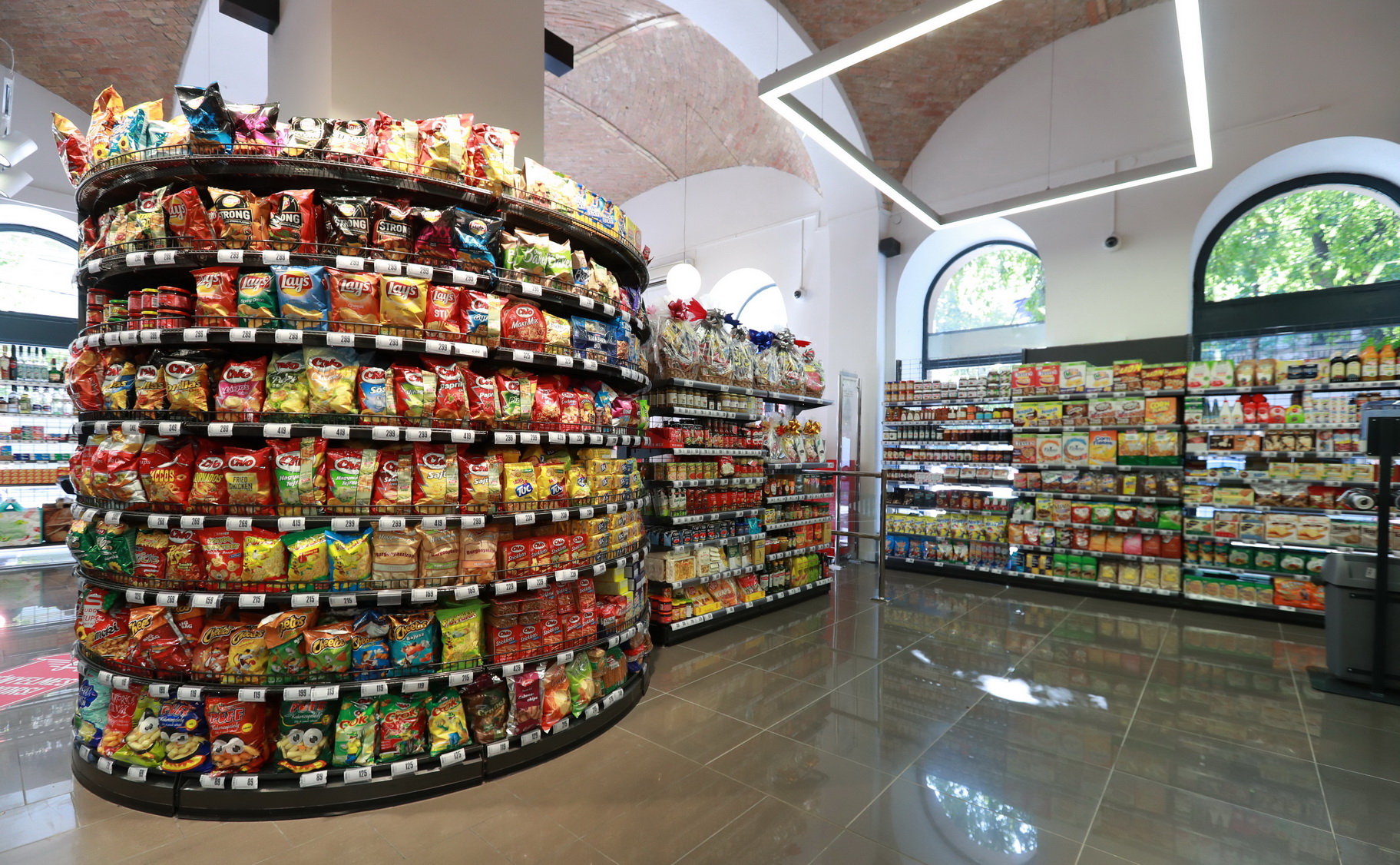 810 millió forintból újranyitott 3 üzletet a SPAR