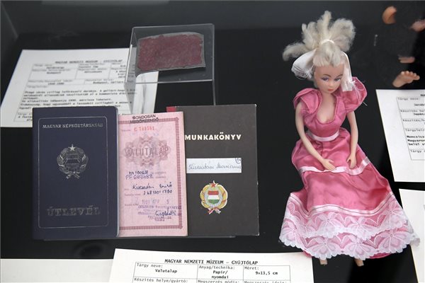 A rendszerváltáshoz kapcsolódó tárgyak gyűjtésébe kezdett a Nemzeti Múzeum