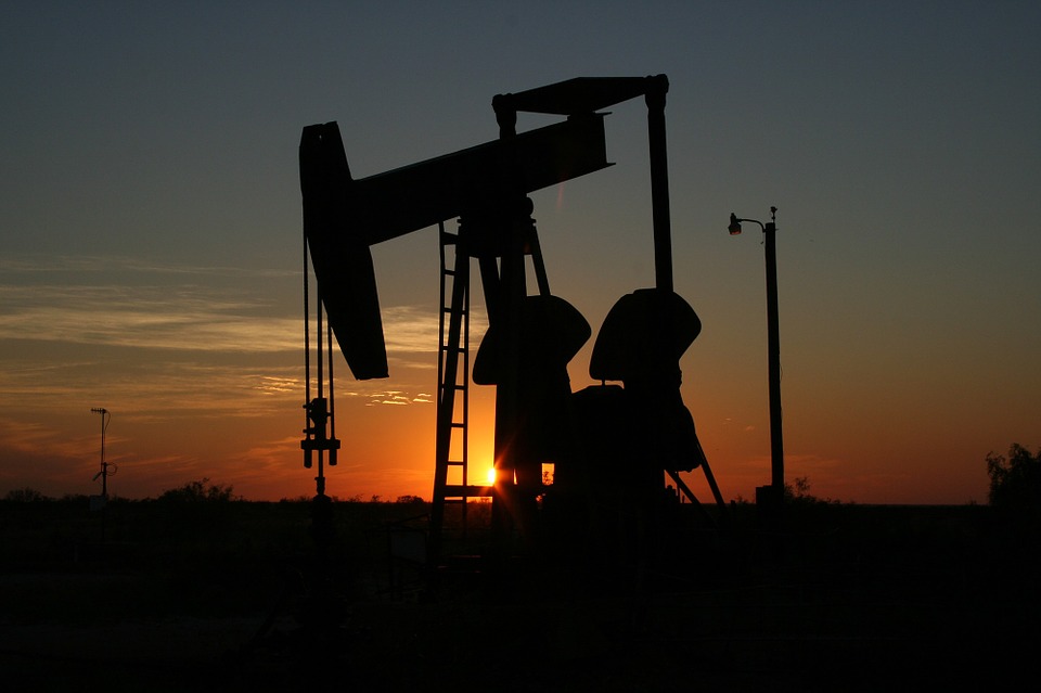 Nagy zuhanásban az olaj árfolyama - mi történt?