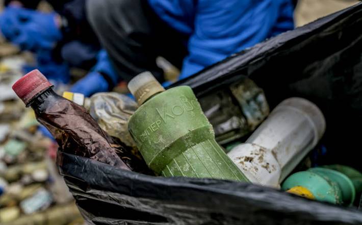 Több mint öt tonna hulladéktól szabadították meg önkéntesek a Tisza árterét