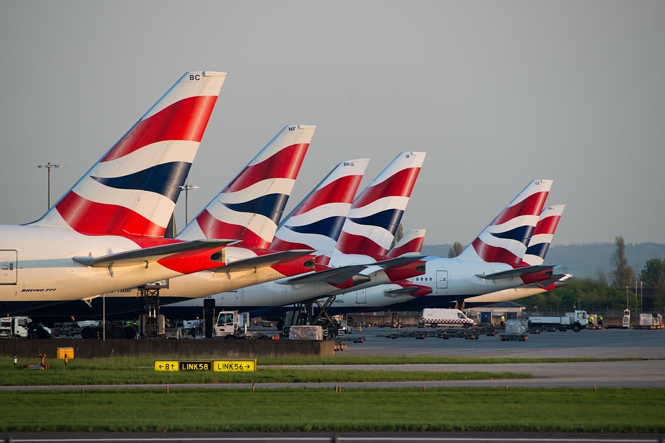 A British Airways eladja műgyűjteményének egy részét, hogy megtarthassa dolgozóit