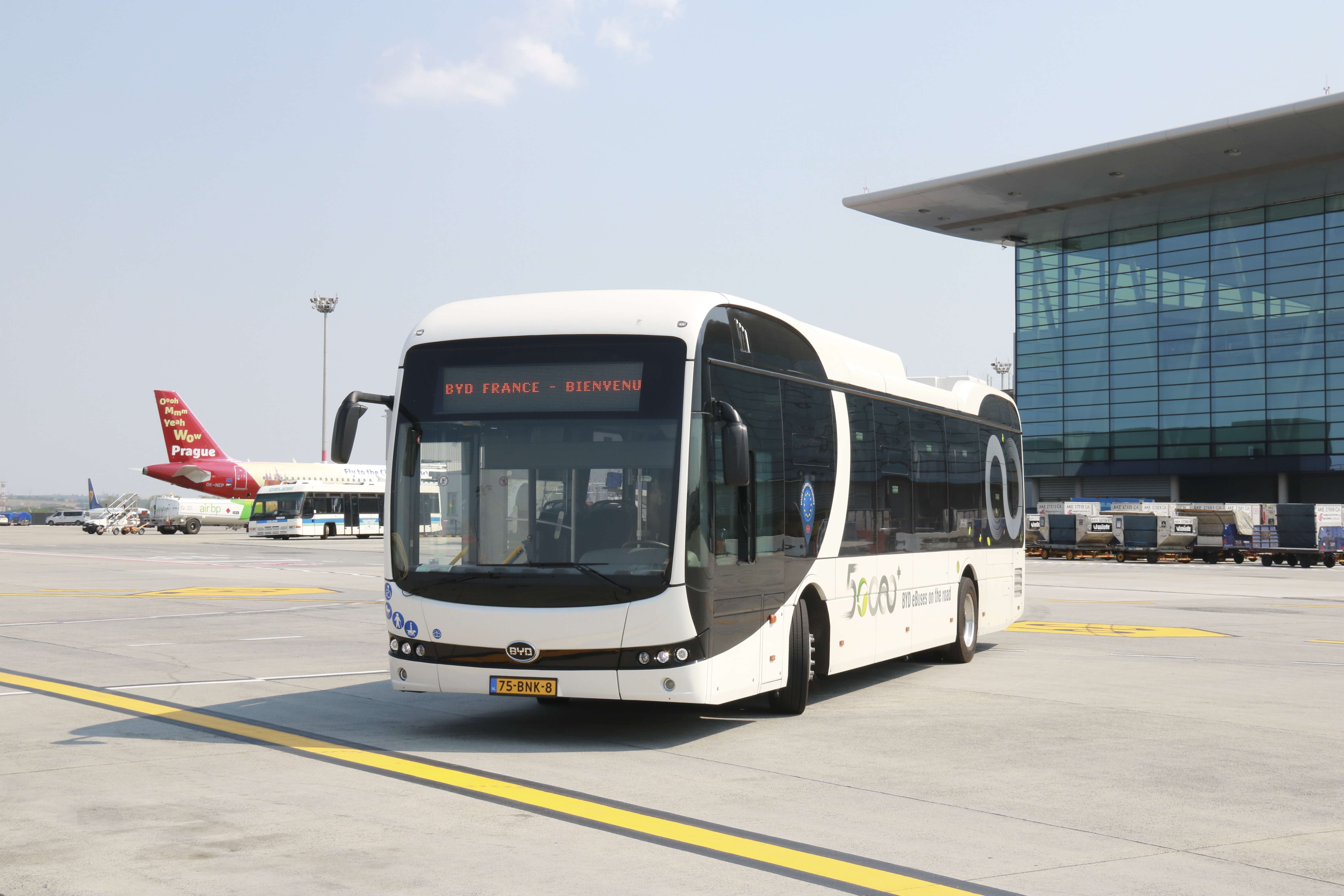 Elektromos busz visz a termináltól a repülőgépig