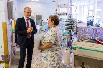 Intubálóműszer karácsonyra a Semmelweis Egyetem intenzív újszülöttosztályának