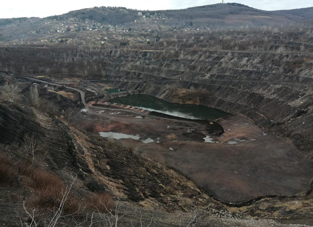 Szakadatlanul folyik a munka a Karolina-külfejtés területén