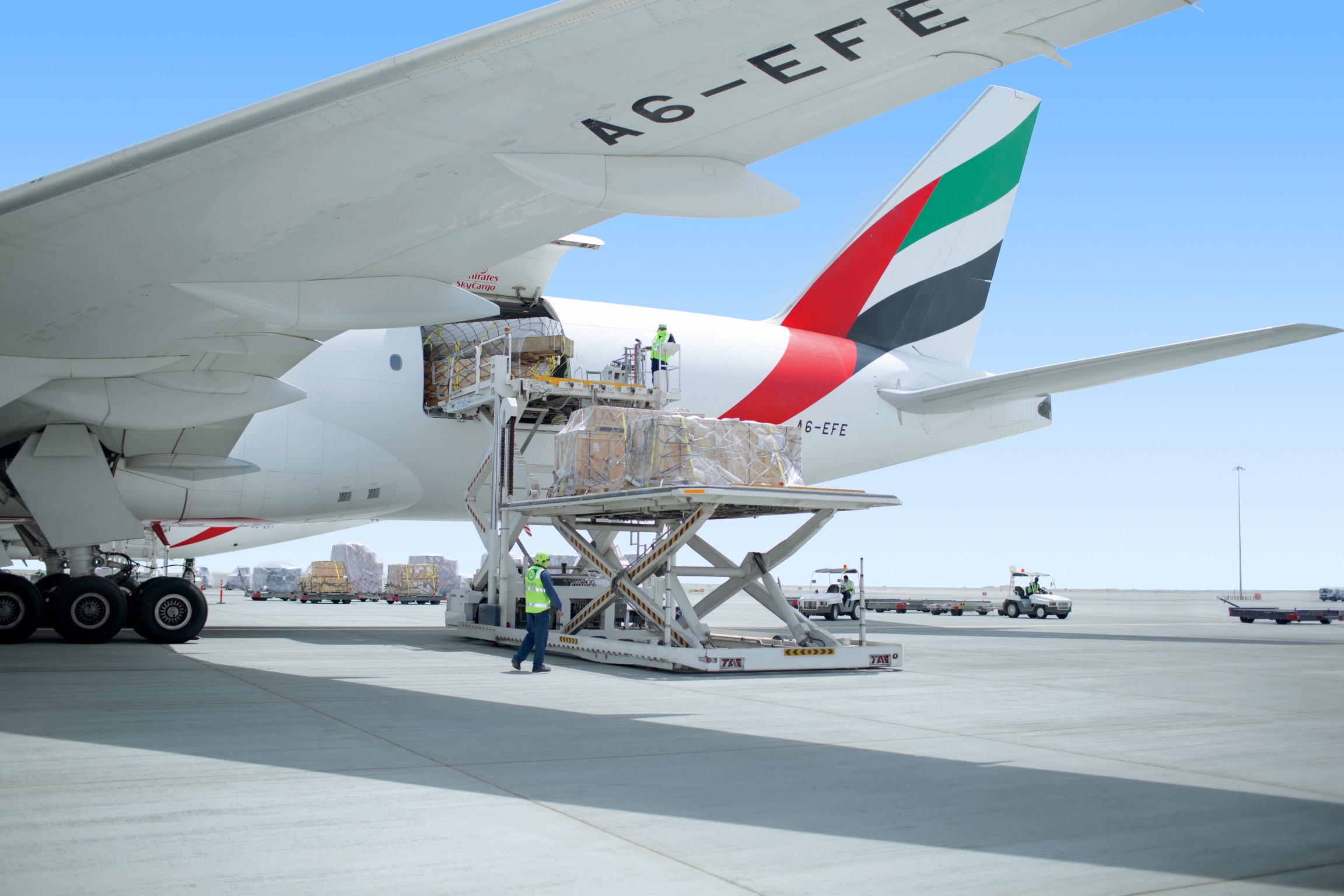 Az Emirates kilenc teherszállító repülőt küld Magyarországra április közepéig