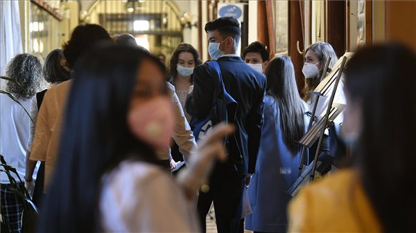 Megkezdődnek az érettségi vizsgák