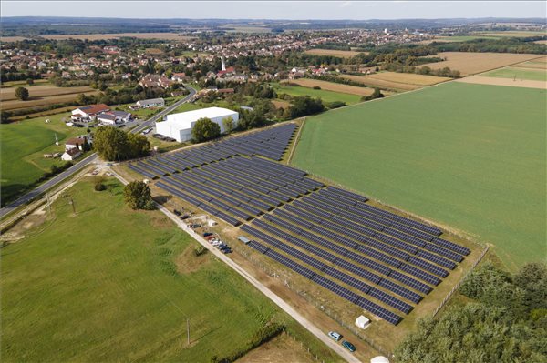 Négy napelemparkot épít az OMV Petrom Romániában, volt bányatelepeken