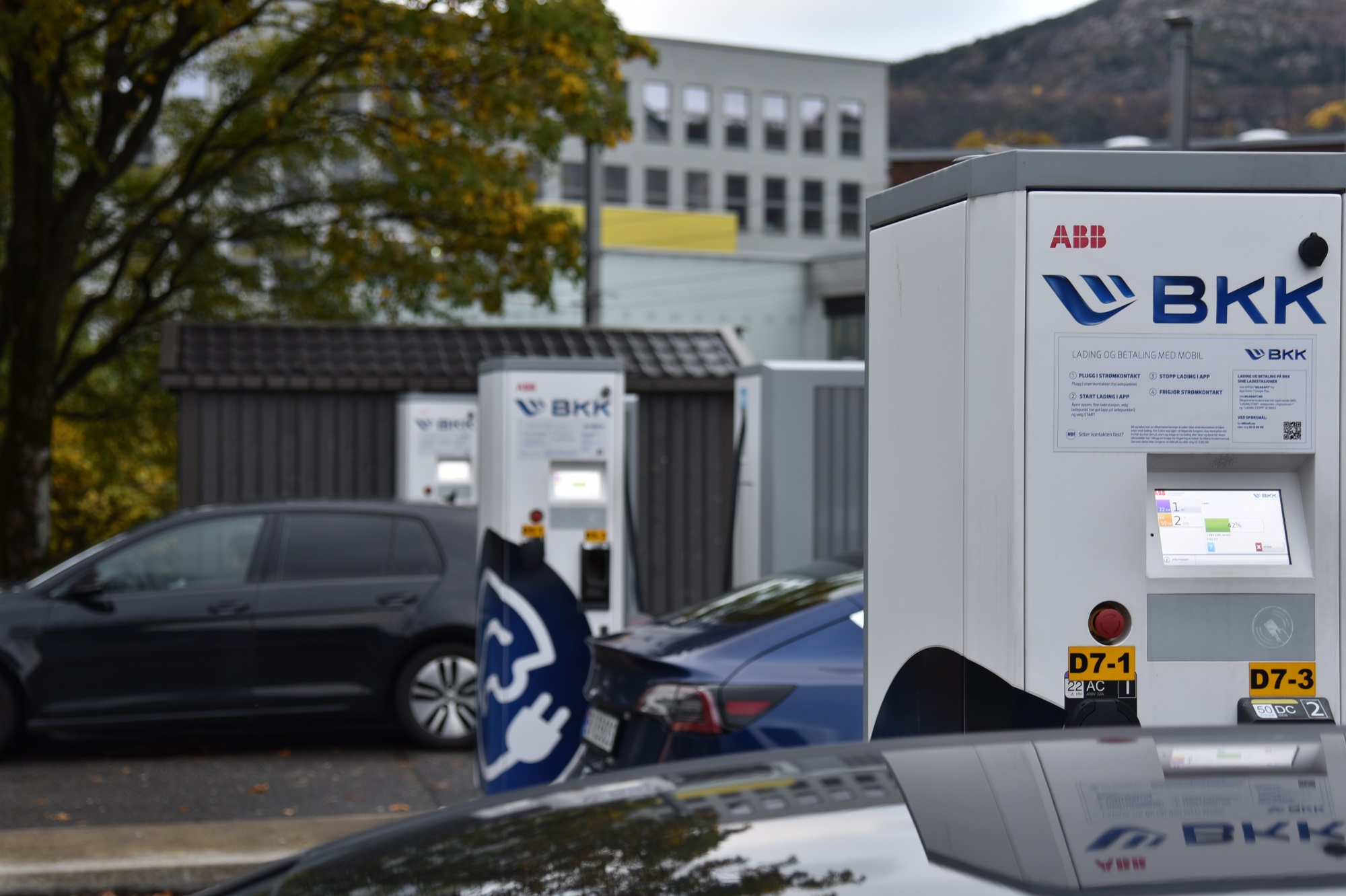 Az ABB E-mobility divíziója a legnagyobb, DC villámtöltőket gyártó üzemét nyitotta meg Olaszországban