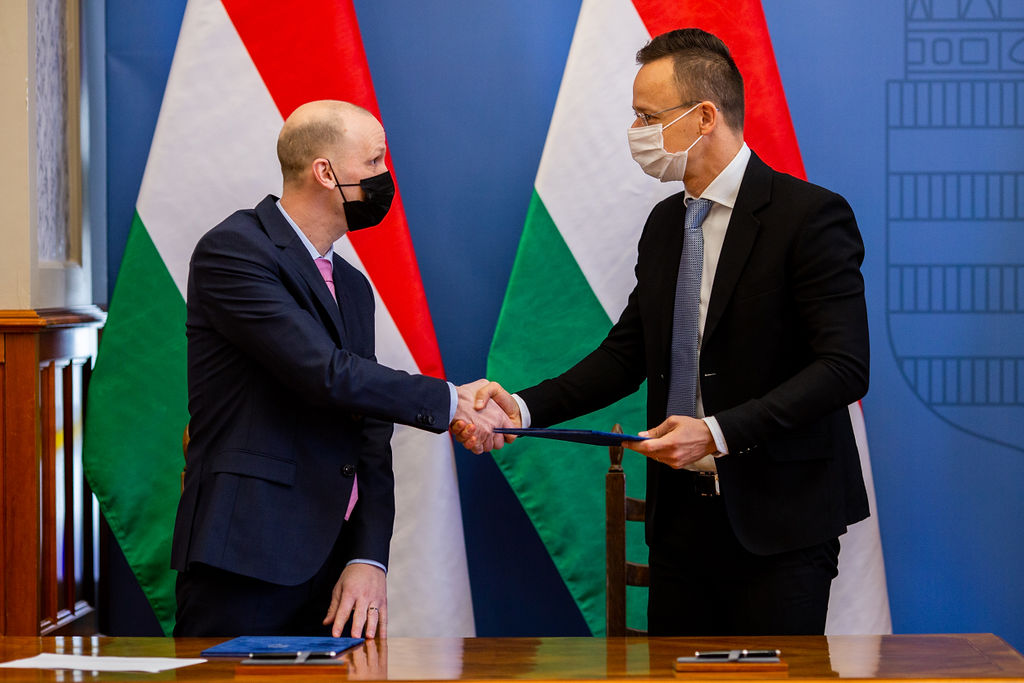 Újabb stratégiai partnerségi megállapodást írt alá a kormány és a Coca-Cola HBC Magyarország