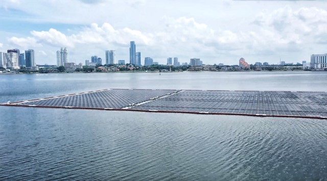 A tengerben lebeg Szingapúr legújabb, 5 MW teljesítményű napelemparkja