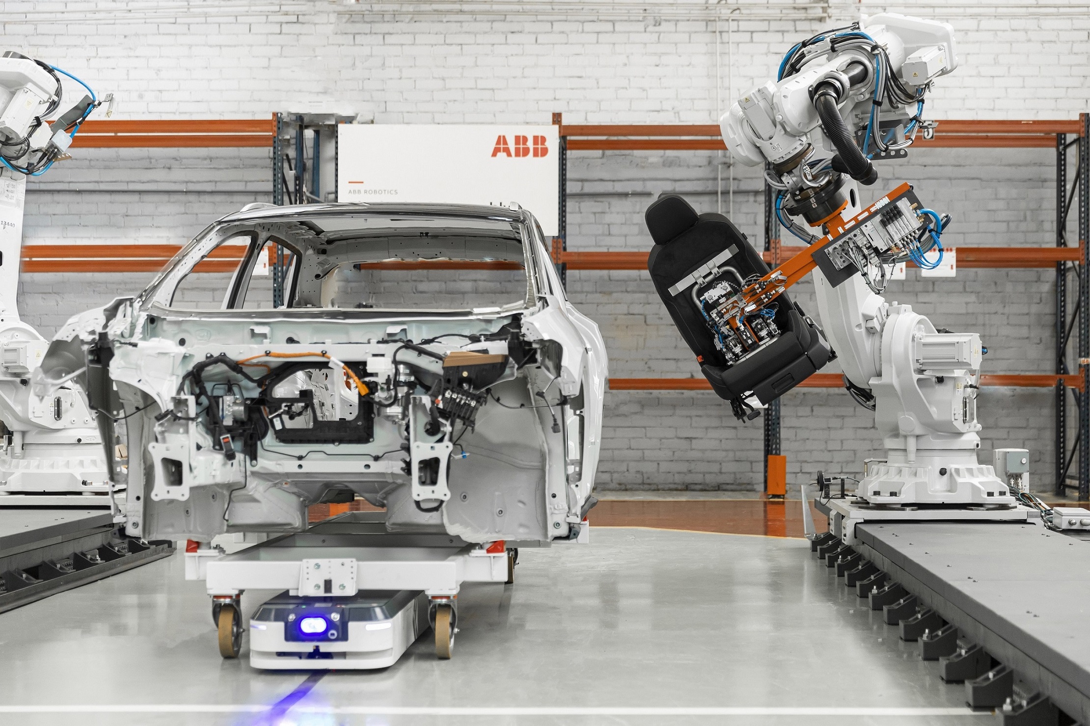 Az ABB felvásárolja az ASTI Mobile Robotics Group-ot
