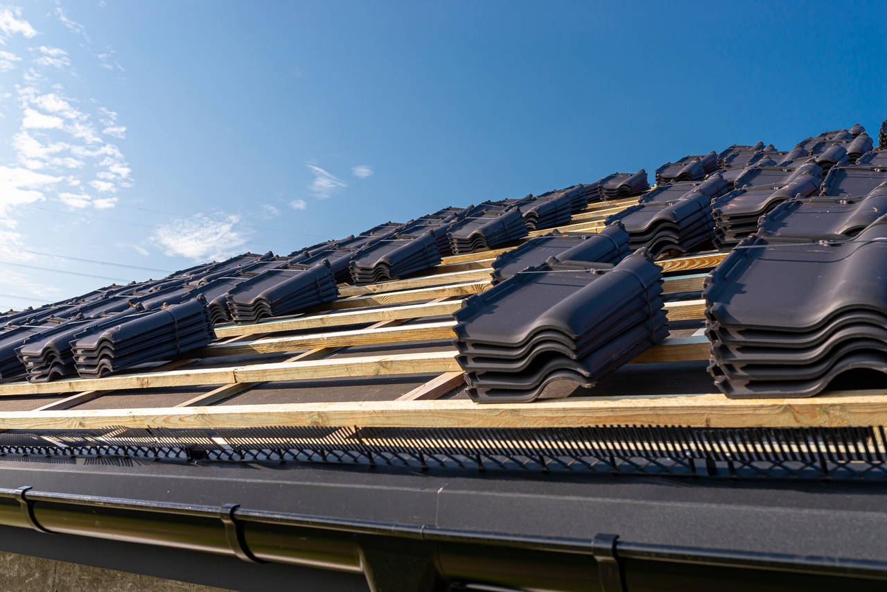 Egy tető árkalkulátorral könnyedén felmérhetjük a tetőfedés ránk váró költségeit