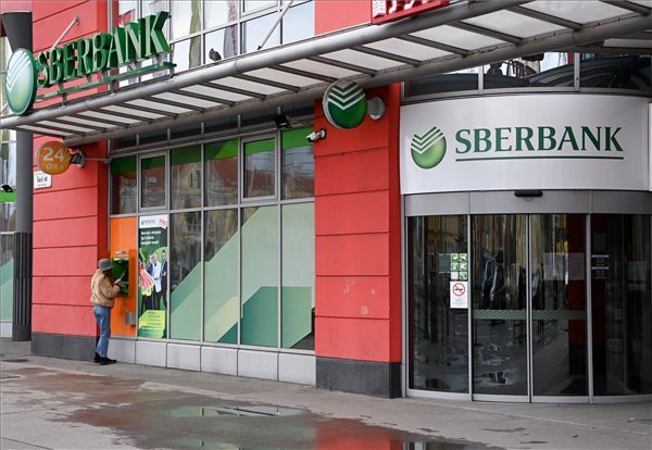 ITT a döntés: Korlátozza a betétkifizetéseket a magyar Sberbanknál az MNB