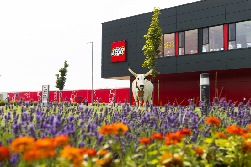 Az erőteljes növekedés mellett a jövőbe történő befektetések határozták meg a LEGO Csoport 2022-es évét