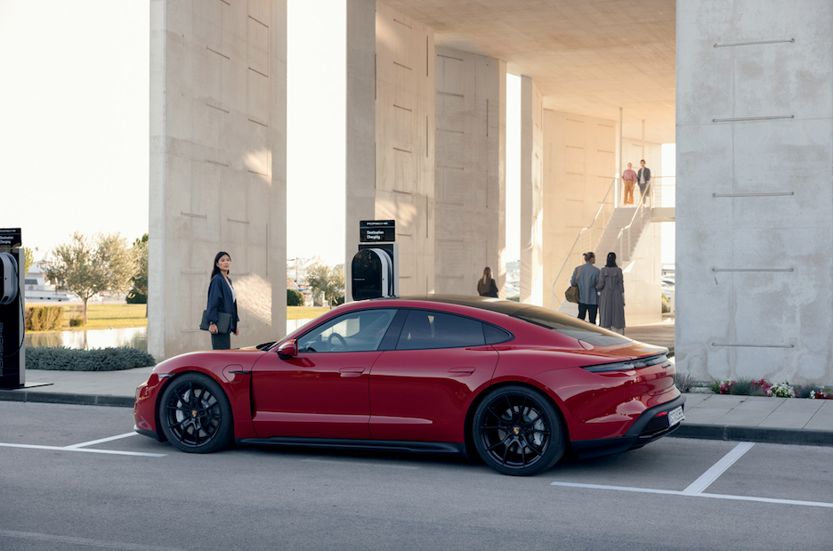 Egy új kor hajnala – a Porsche úttörő szerepe az elektromos autózásban