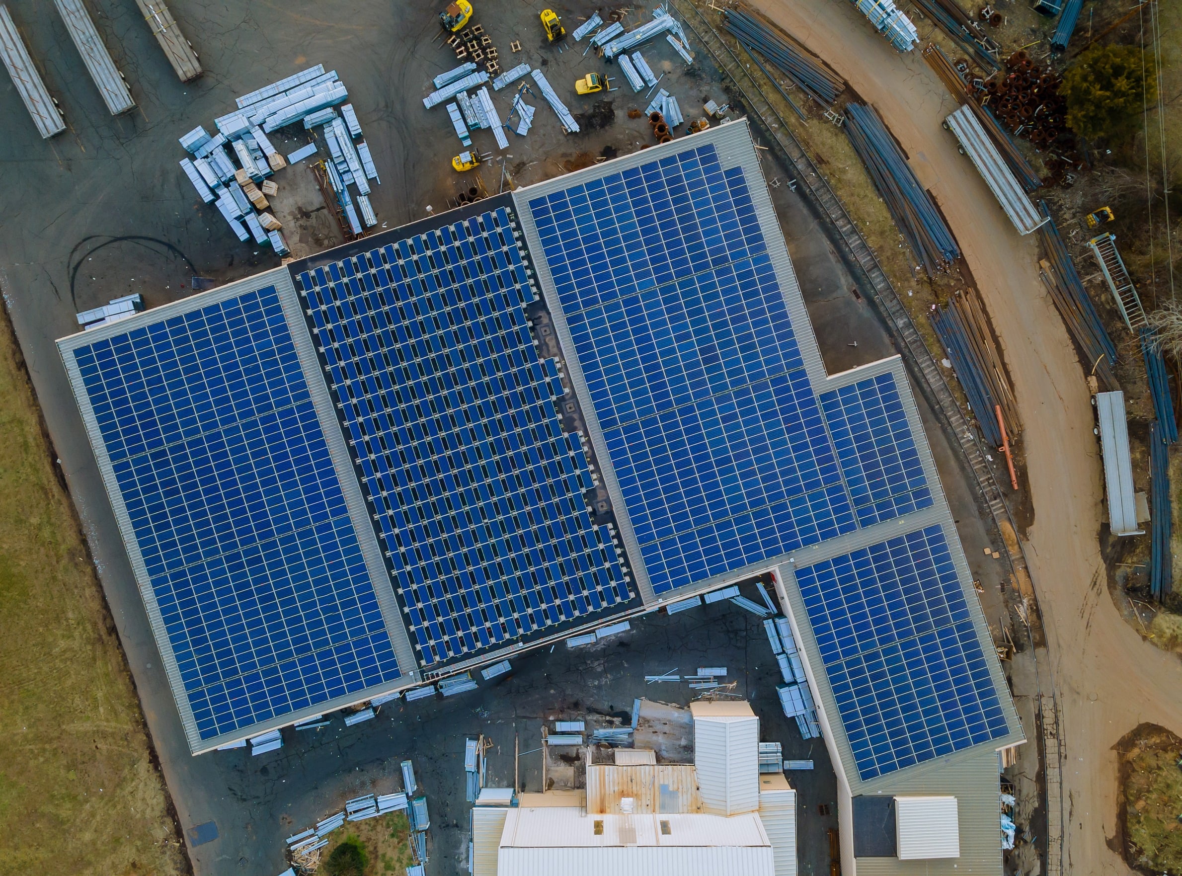 Csaknem 3 milliárd forintos zöld technológiai fejlesztést valósít meg a Solar FM Komlón