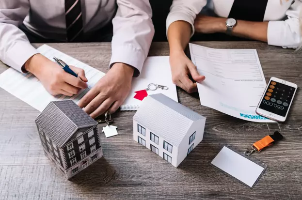Sokkal kevesebb lakást veszünk hitelből - Mikor állhat talpra az ingatlanpiac?