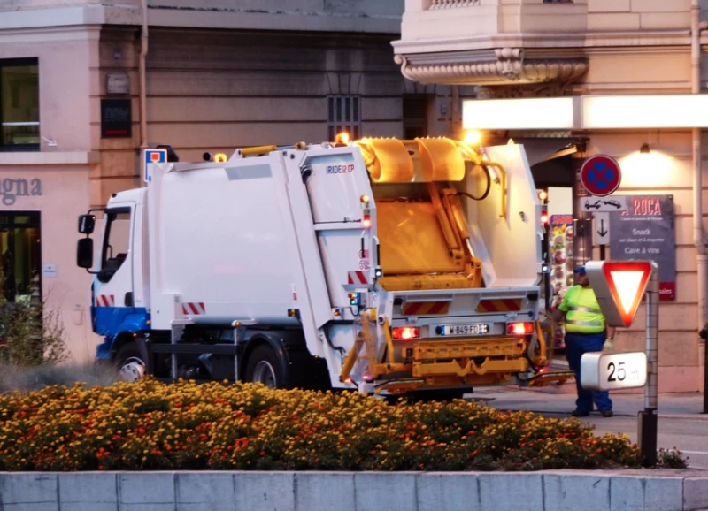 Kellő számú sztrájkoló hiányában felfüggesztik a munkabeszüntetést a hulladékszállítók Párizsban