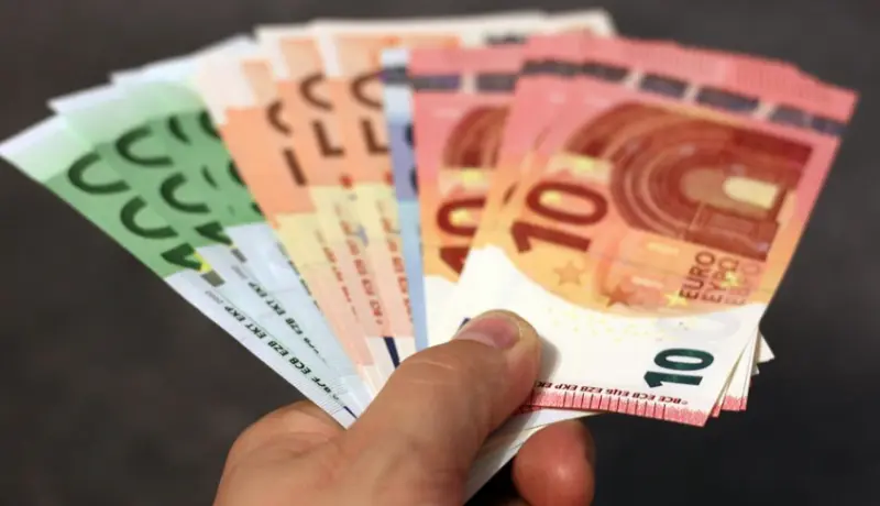 Erősödött a forint reggel