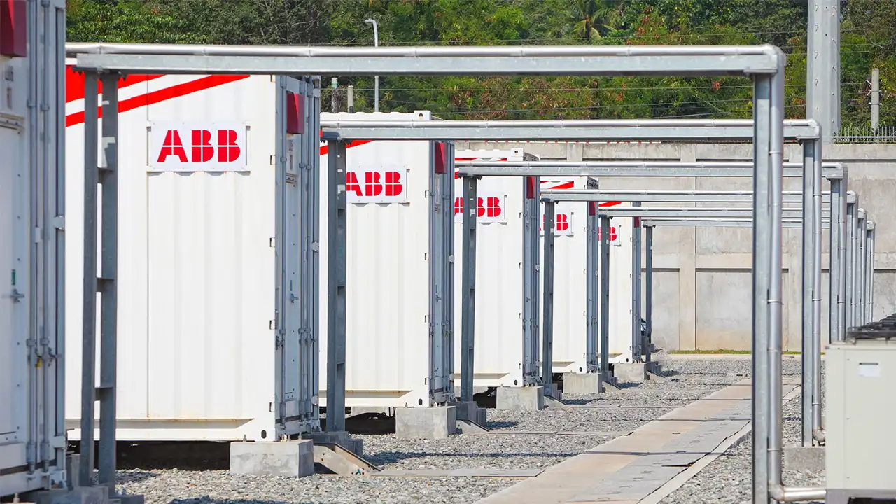 Az ABB a világ egyik legnagyobb akkumulátoros energiatároló rendszerét helyezte üzembe  