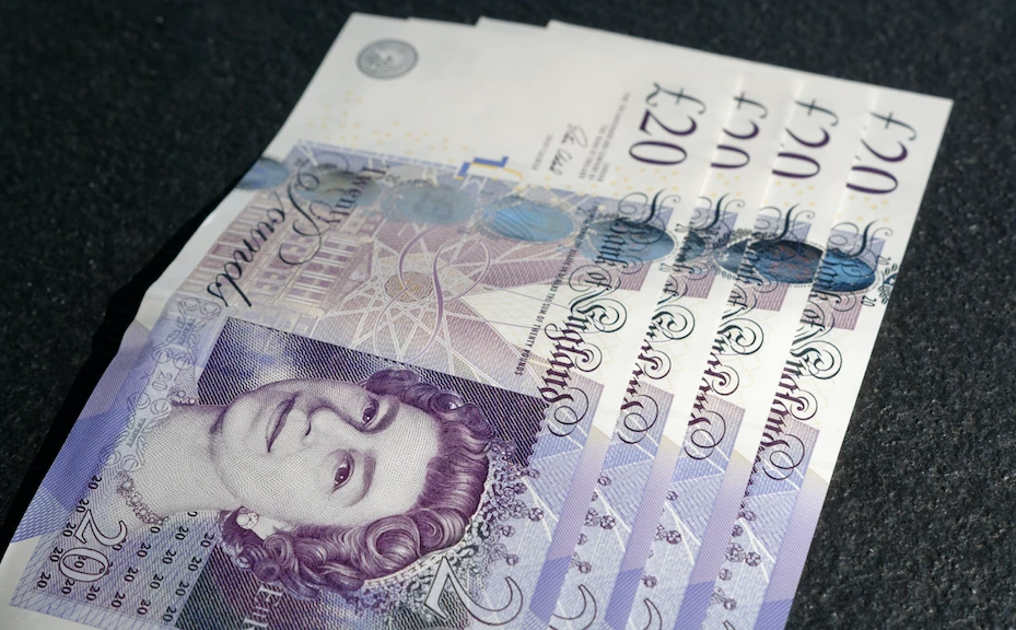 Hogyan értékelte le az angol font árfolyamát Nagy-Britannia 1967-ben?