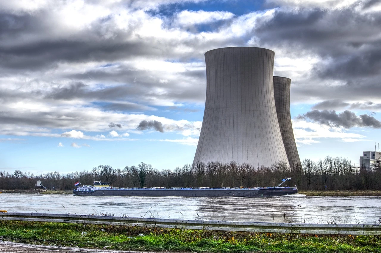Az atomenergia megfelelő alapot szolgáltathat, hogy Kelet és Nyugat összedolgozzon egymással