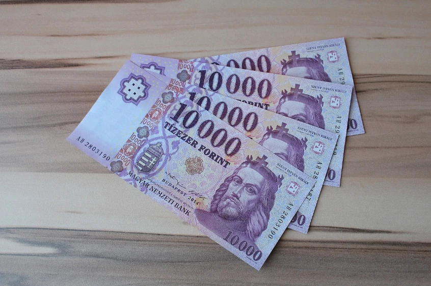 Nem mozdultak a fejlett piacok kötvényhozamai; továbbra sem erősödik a forint