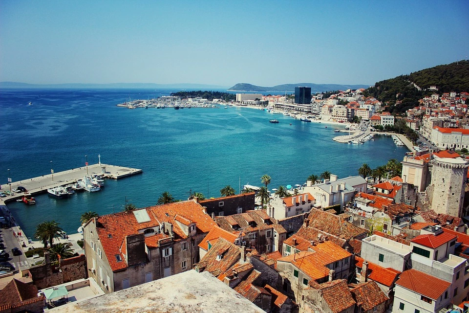 A horvát tengerpart több városát is elöntötte a tenger