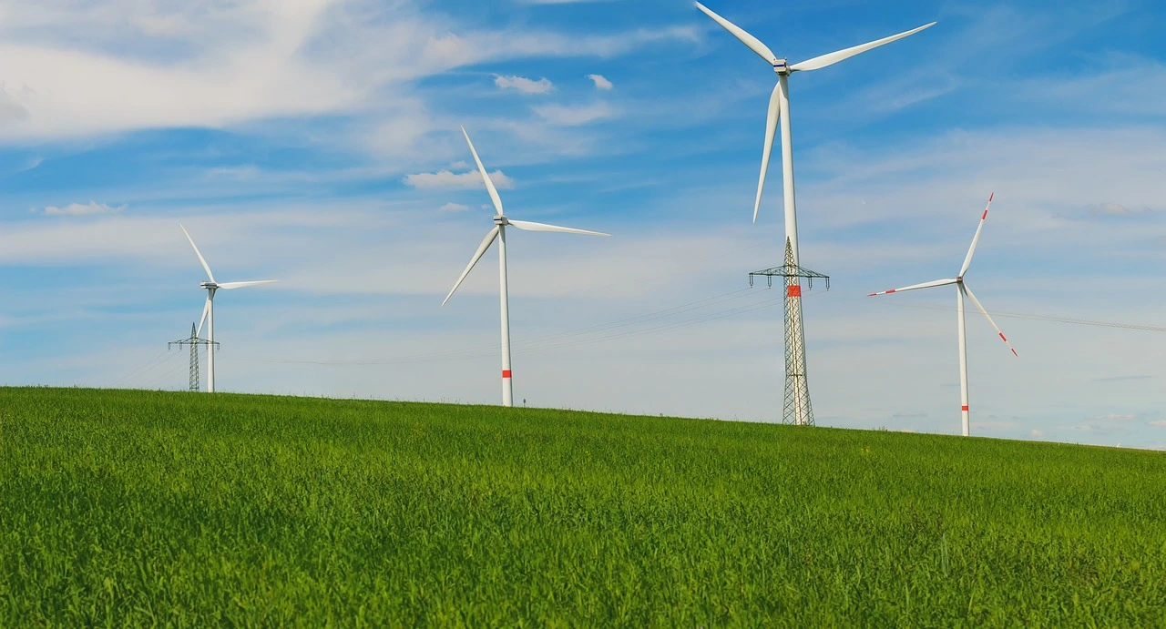 A szélkerekek telepítése fontos a zöldenergia hasznosítása végett
