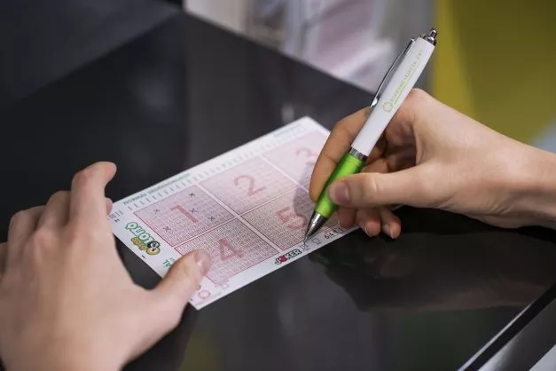 Újra beindult a lottóturizmus – már 5,6 milliárd forintot ér a telitalálatos az Ötöslottón