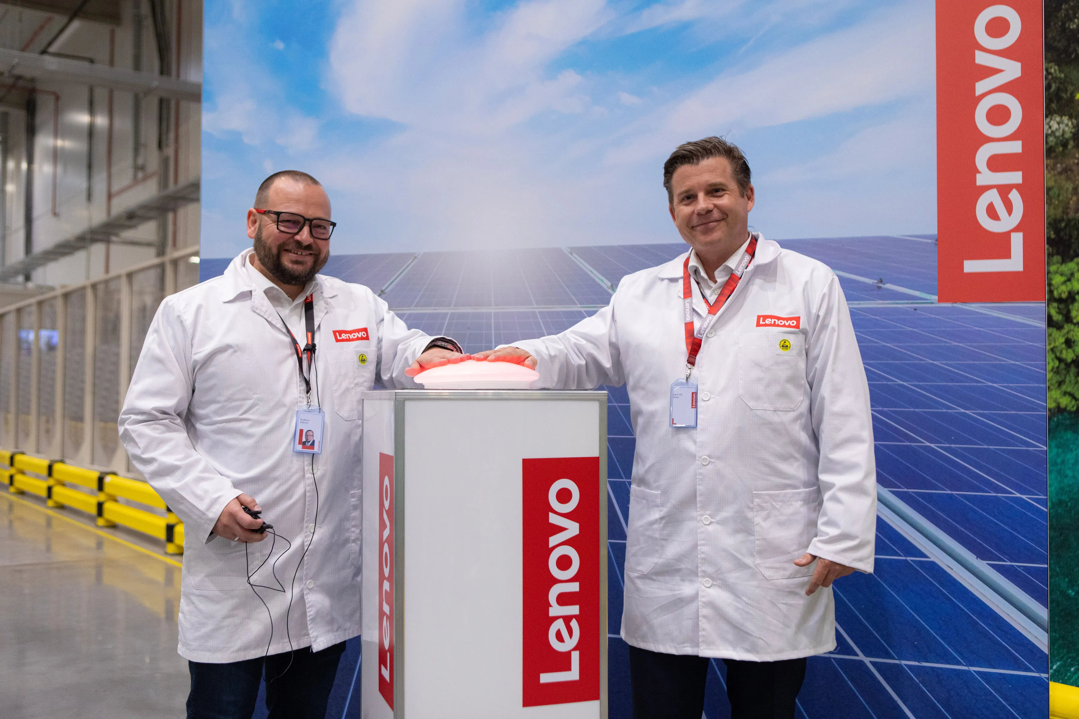 Teljes mértékben napenergiával működtethető a Lenovo üllői gyárának innovációs központja
