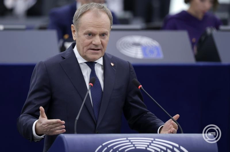 Donald Tusk: ha Európa fenn akar maradni, akkor jobban kell fegyverkeznie