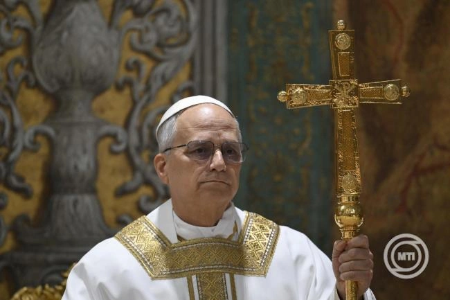 XIV. Leó pápa ellátogatott egy Rómához közeli Szűz Mária-kegyhelyre