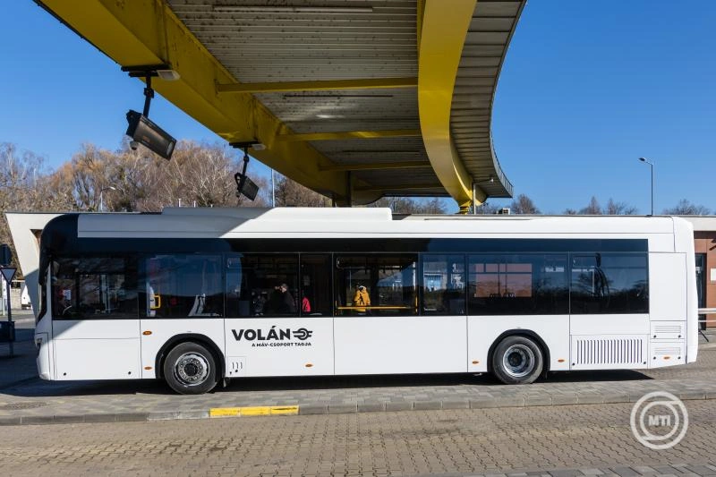 Új elektromos autóbuszt helyeztek üzembe Hajdúszoboszlón