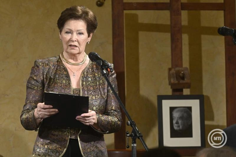 Császár Angela a Gondosóra kilencszázezredik felhasználója