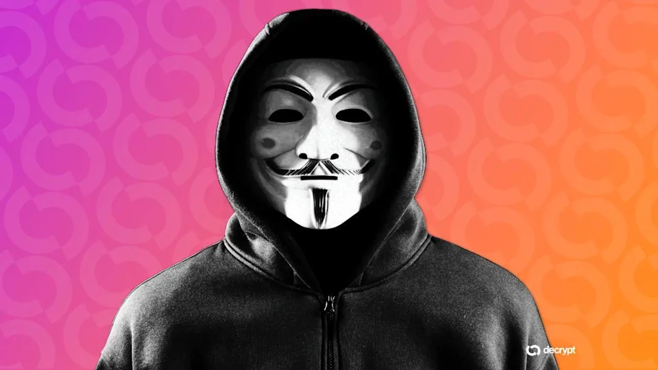 Hacktivisták a blokkláncon: Az Anonymous alapítója saját kriptót indított, miközben börtön fenyegeti